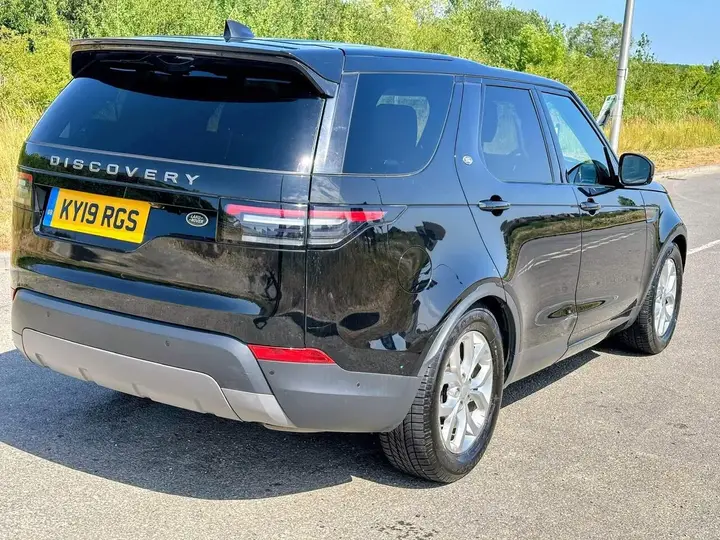 Land Rover Discovery 2019 photo 2