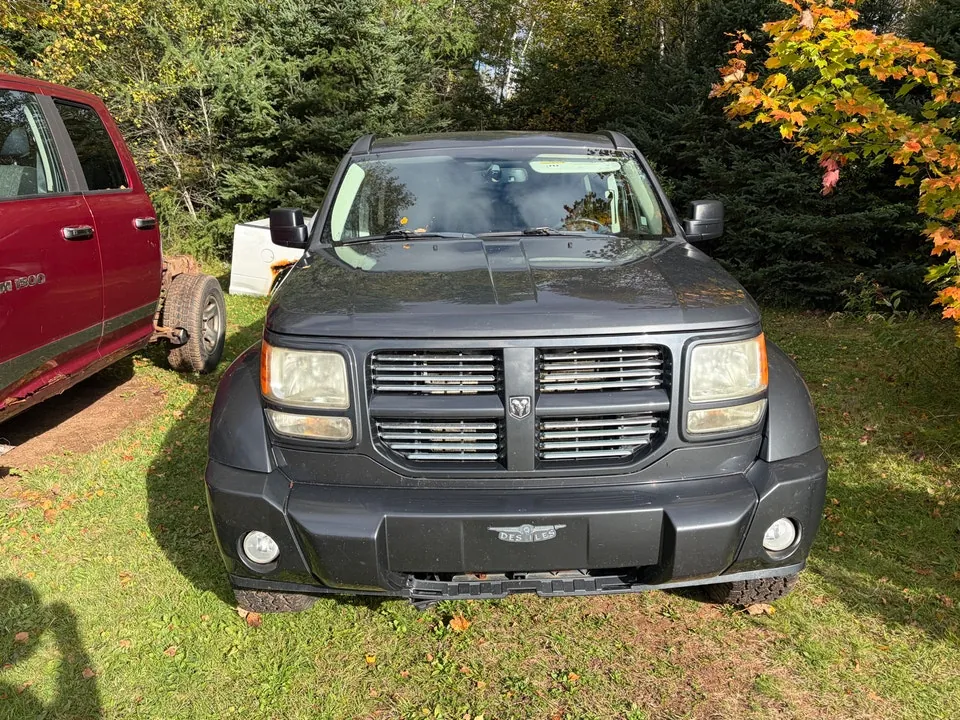 Dodge Nitro 2011 photo 2
