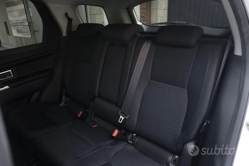 Land Rover Discovery Sport 2017 photo 3