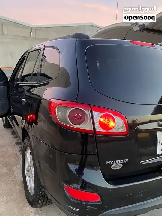 Hyundai Santa Fe 2011 photo 3
