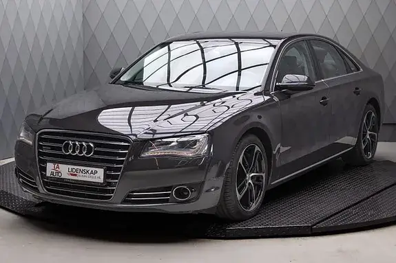 Audi A8 2010 photo 3