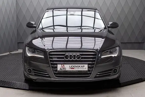 Audi A8 2010 photo 4