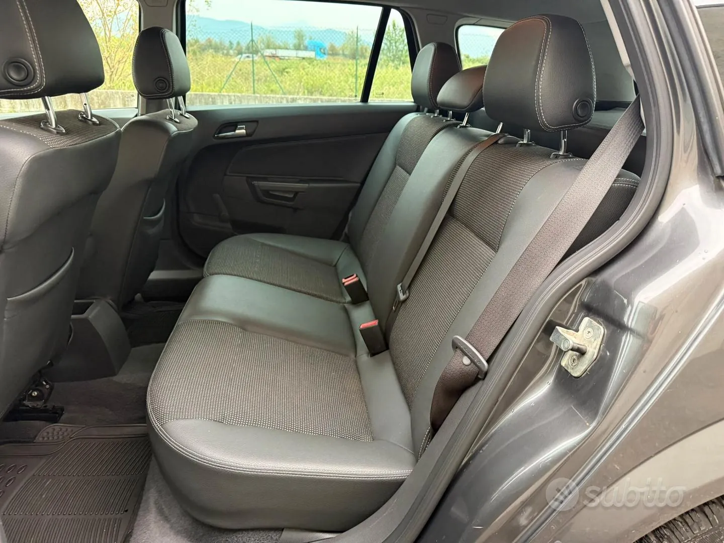 Opel Astra 2010 photo 5