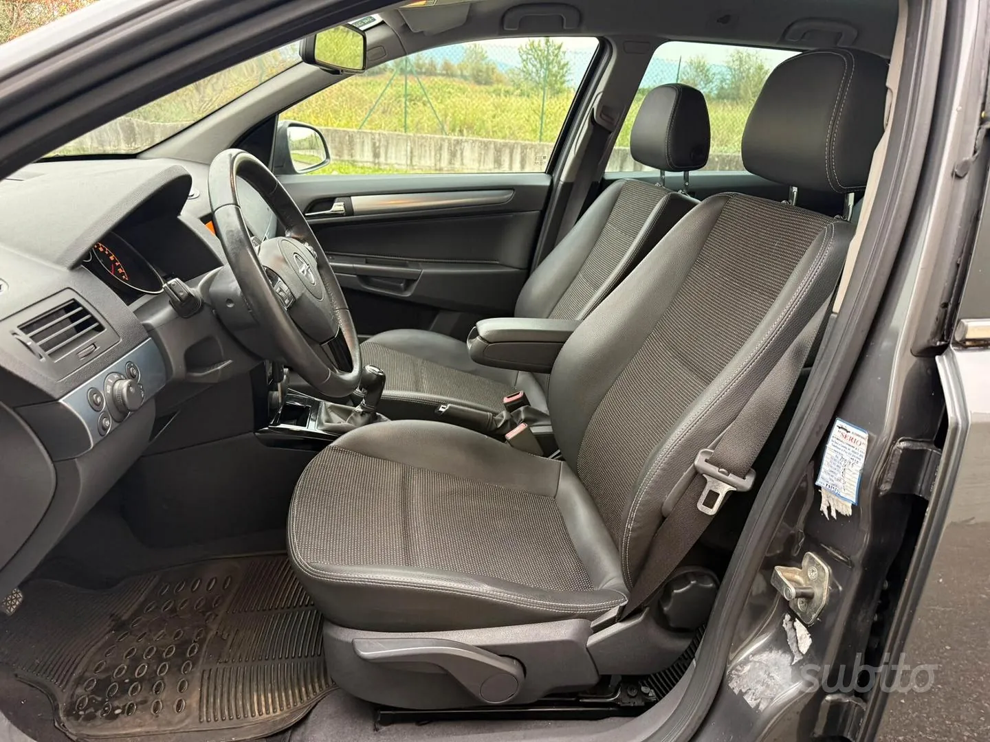 Opel Astra 2010 photo 4
