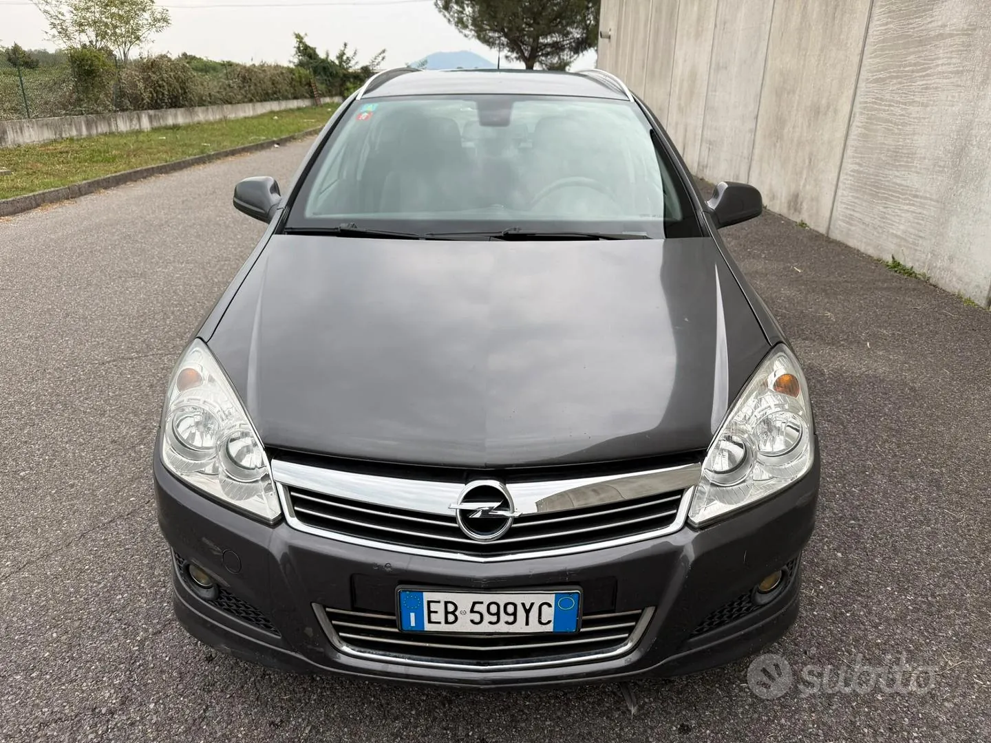 Opel Astra 2010 photo 2