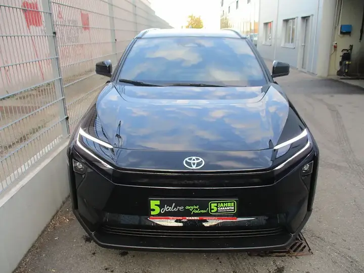 Toyota Bz4X photo 3