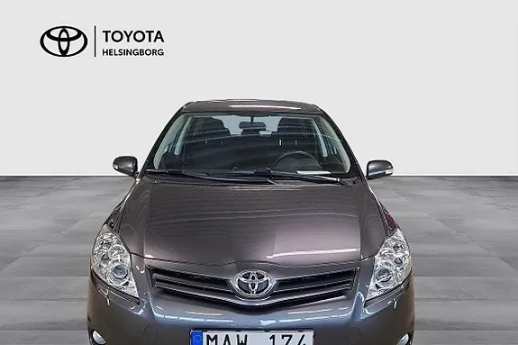 Toyota Auris 2011 photo 2