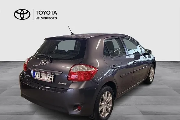 Toyota Auris 2011 photo 5
