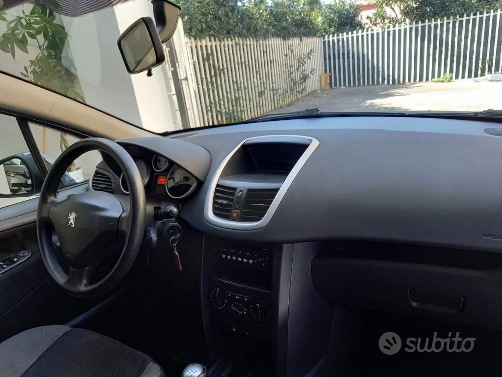Peugeot 207 2008 photo 3