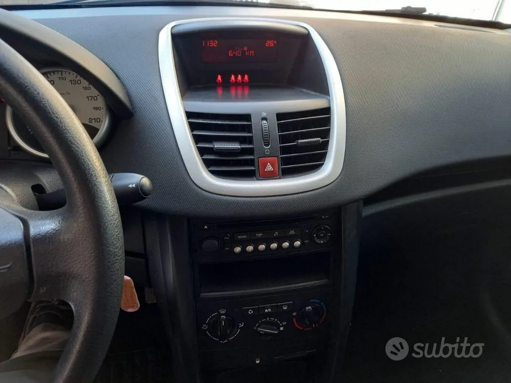 Peugeot 207 2008 photo 4