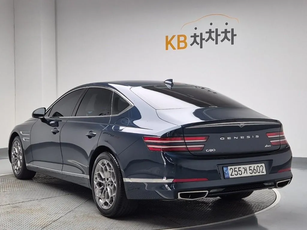 Genesis G80 2023 photo 2