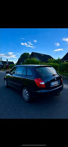 Skoda Fabia 2011 photo 4