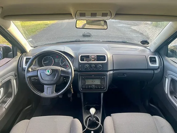 Skoda Fabia 2011 photo 5