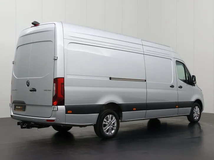 Mercedes-Benz Sprinter 2024 photo 2