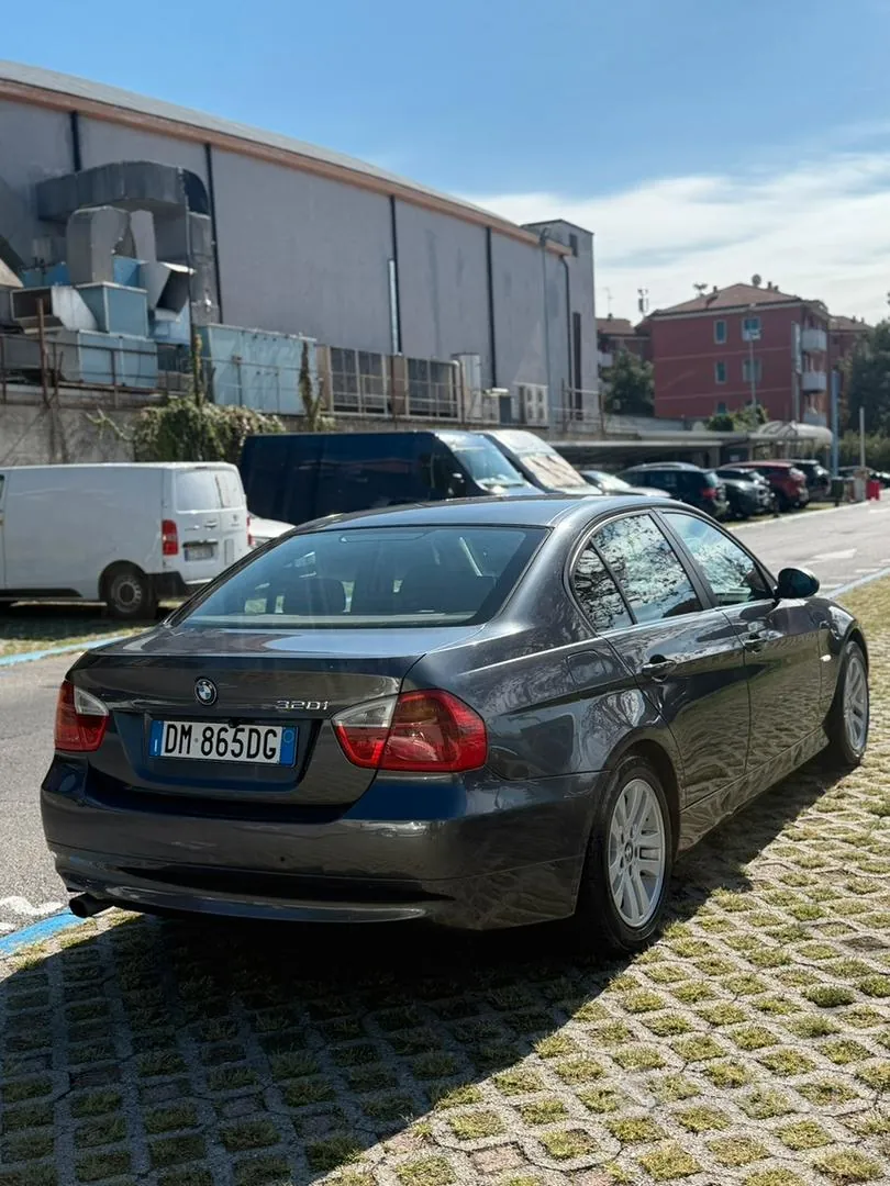 BMW 320I 2008 photo 4