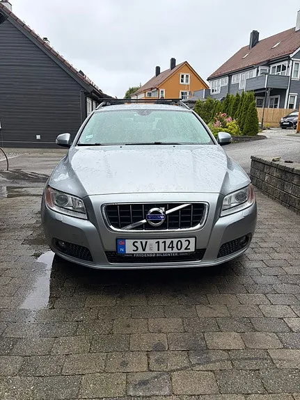 Volvo V70 2011 photo 2