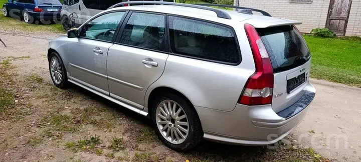 Volvo V50