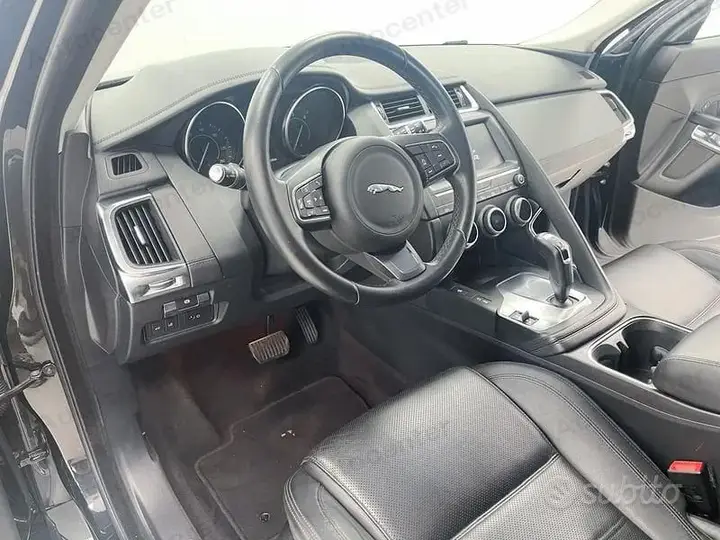 Jaguar E-Pace 2018 photo 5