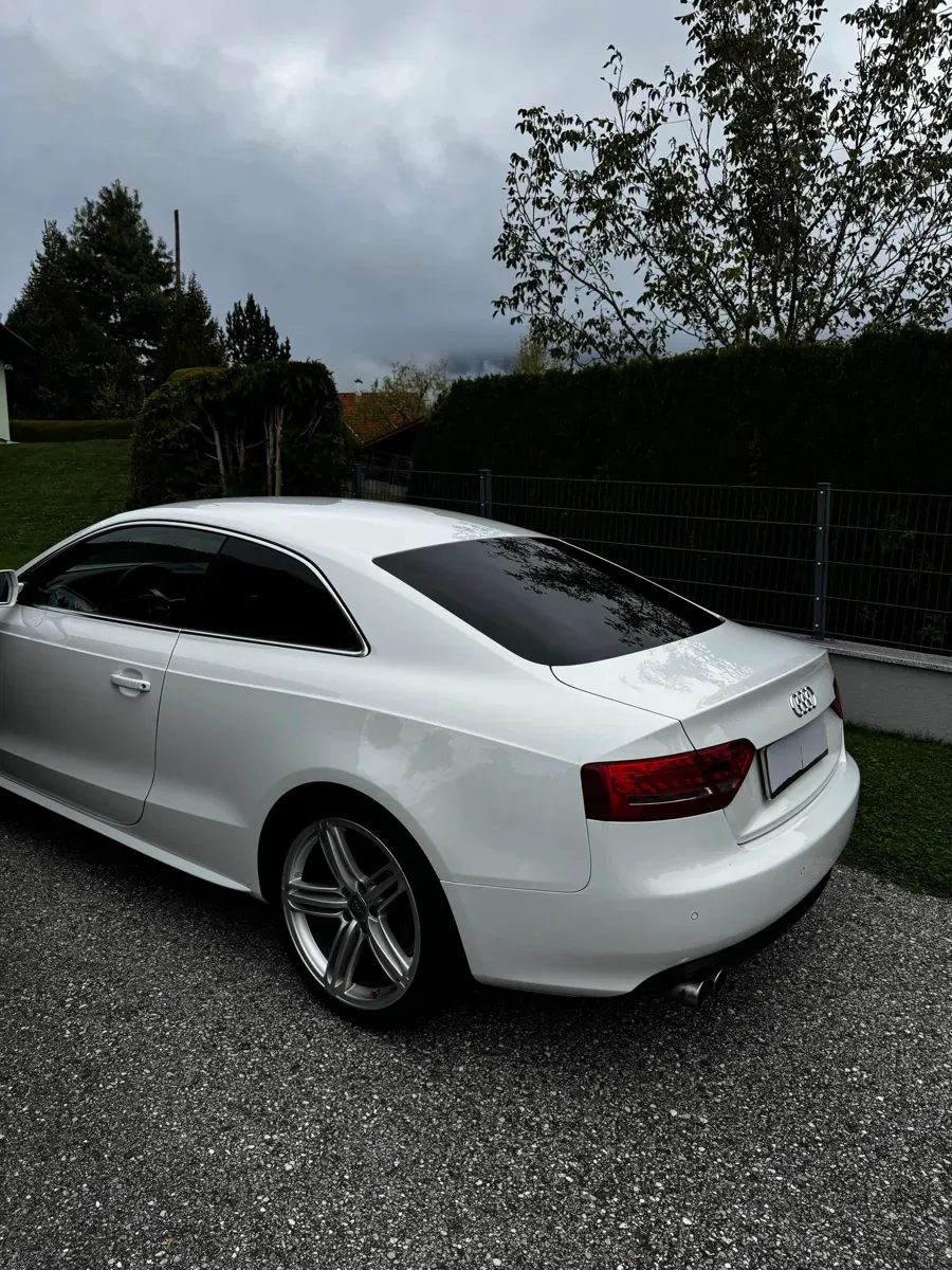 Audi A5 2010 photo 2