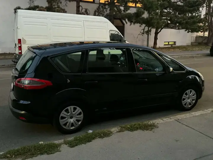 Ford S-Max 2012 photo 3