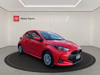 Toyota Yaris 2023 photo 2
