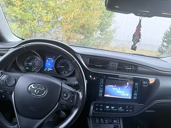 Toyota Auris 2015 photo 3