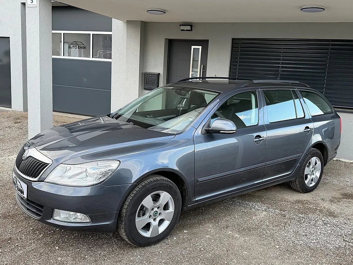 Skoda Octavia 2012 photo 2