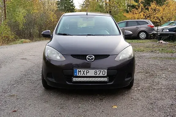 Mazda 2 2010 photo 2