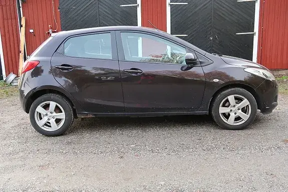 Mazda 2 2010 photo 5