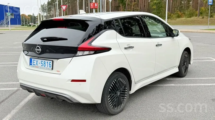Nissan Leaf 2023 photo 3
