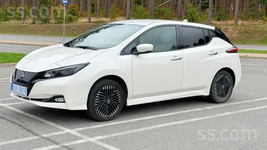 Nissan Leaf 2023 photo 2