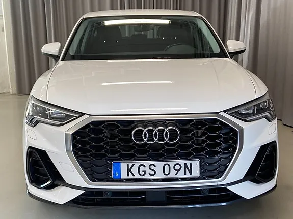 Audi Q3 2023 photo 2