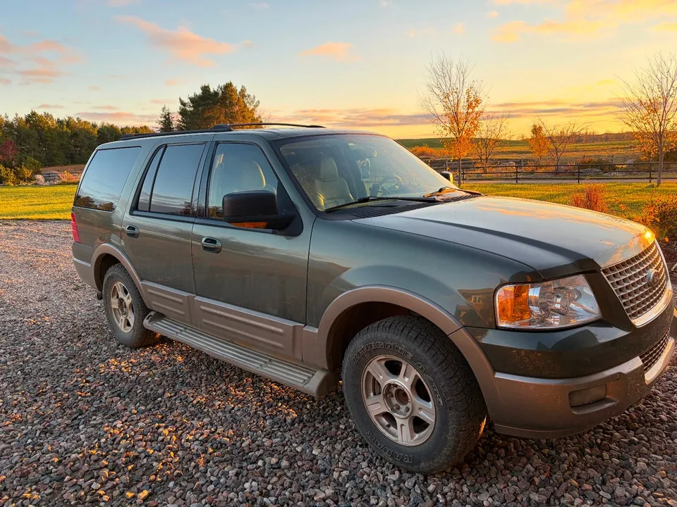 Ford Expedition 2004 photo 2