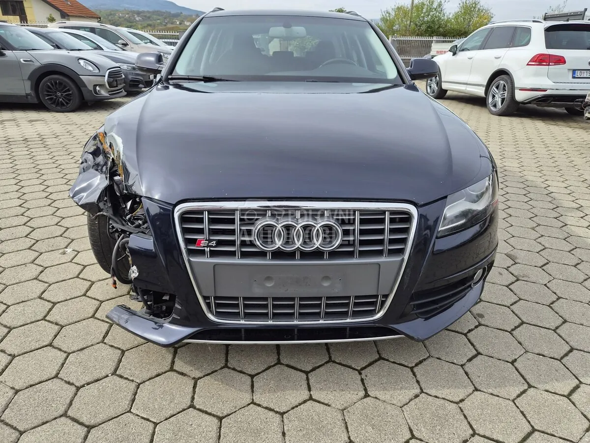 Audi S4 2010 photo 2