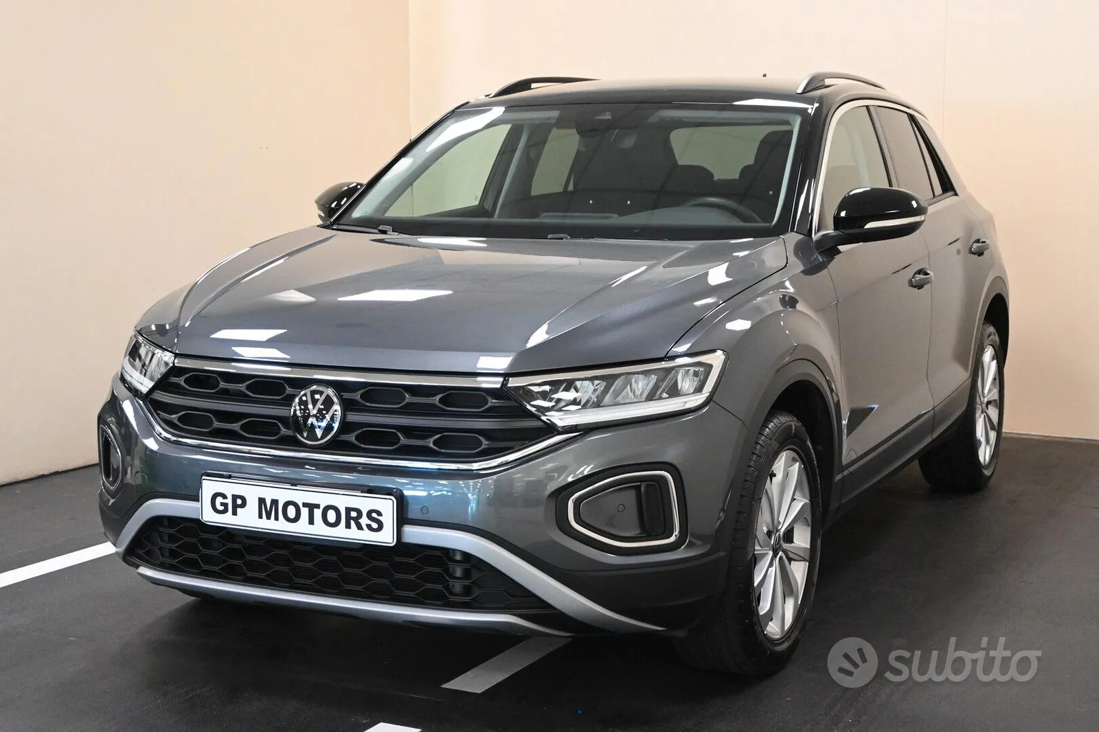 Volkswagen T-Roc 2023 photo 2