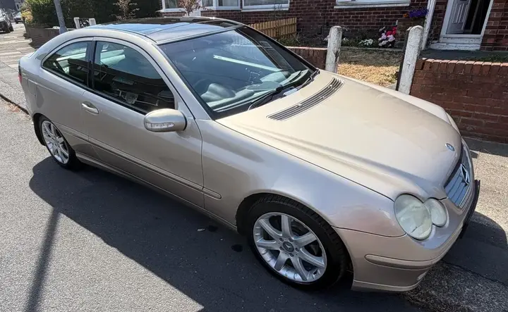 Mercedes-Benz C-Class 2002 photo 2