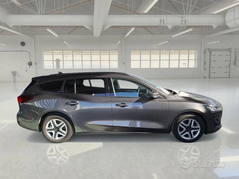 Ford Focus 2023 photo 3