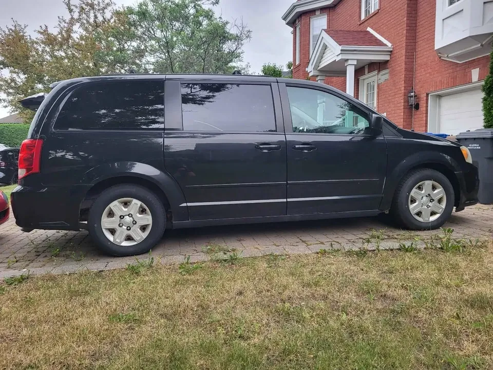 Dodge Grand Caravan 2011 photo 3
