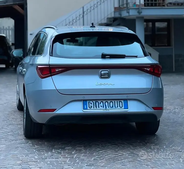 Seat Leon 2023 photo 2