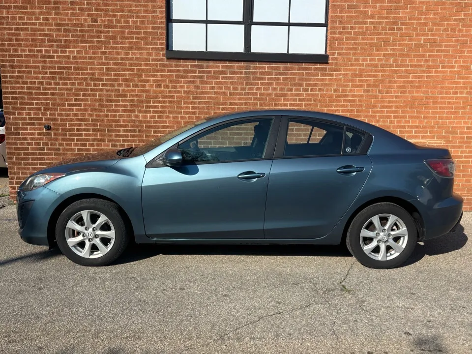 Mazda Mazda3 2011 photo 3