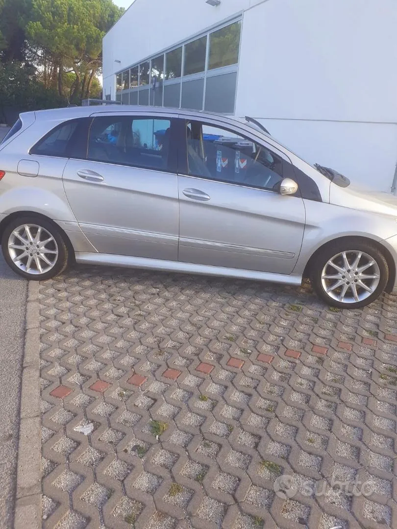 Mercedes-Benz B-Class 2009 photo 4