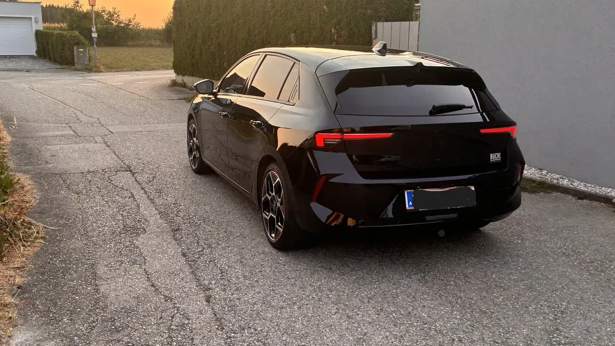 Opel Astra 2022 photo 2