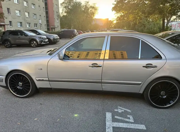 Mercedes-Benz E-Class 1995 photo 2