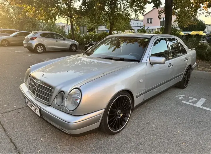 Mercedes-Benz E-Class 1995 photo 3