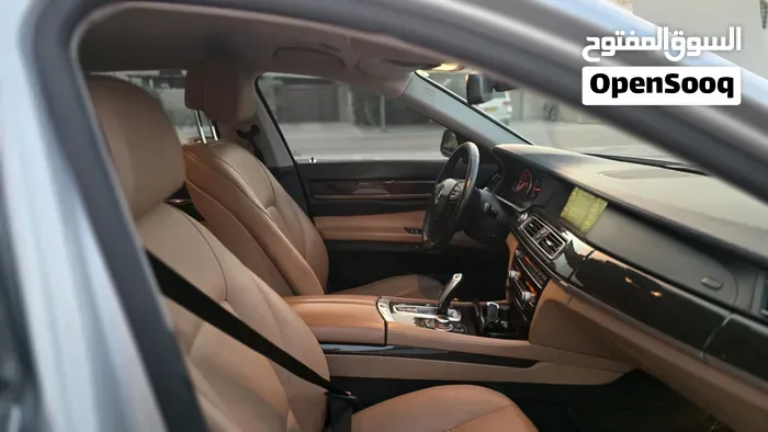 BMW 7 Series 2009 photo 2