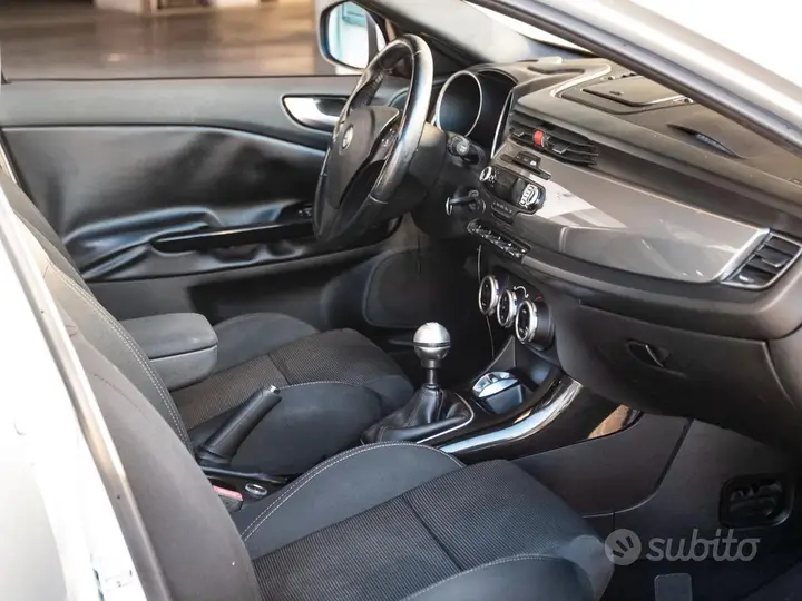 Alfa Romeo Giulietta 2011 photo 3