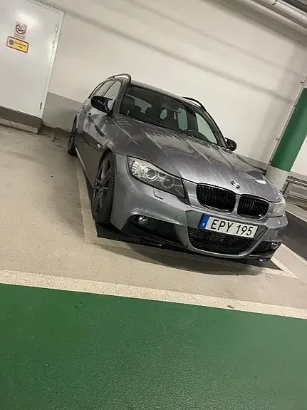 BMW 320D 2010 photo 2