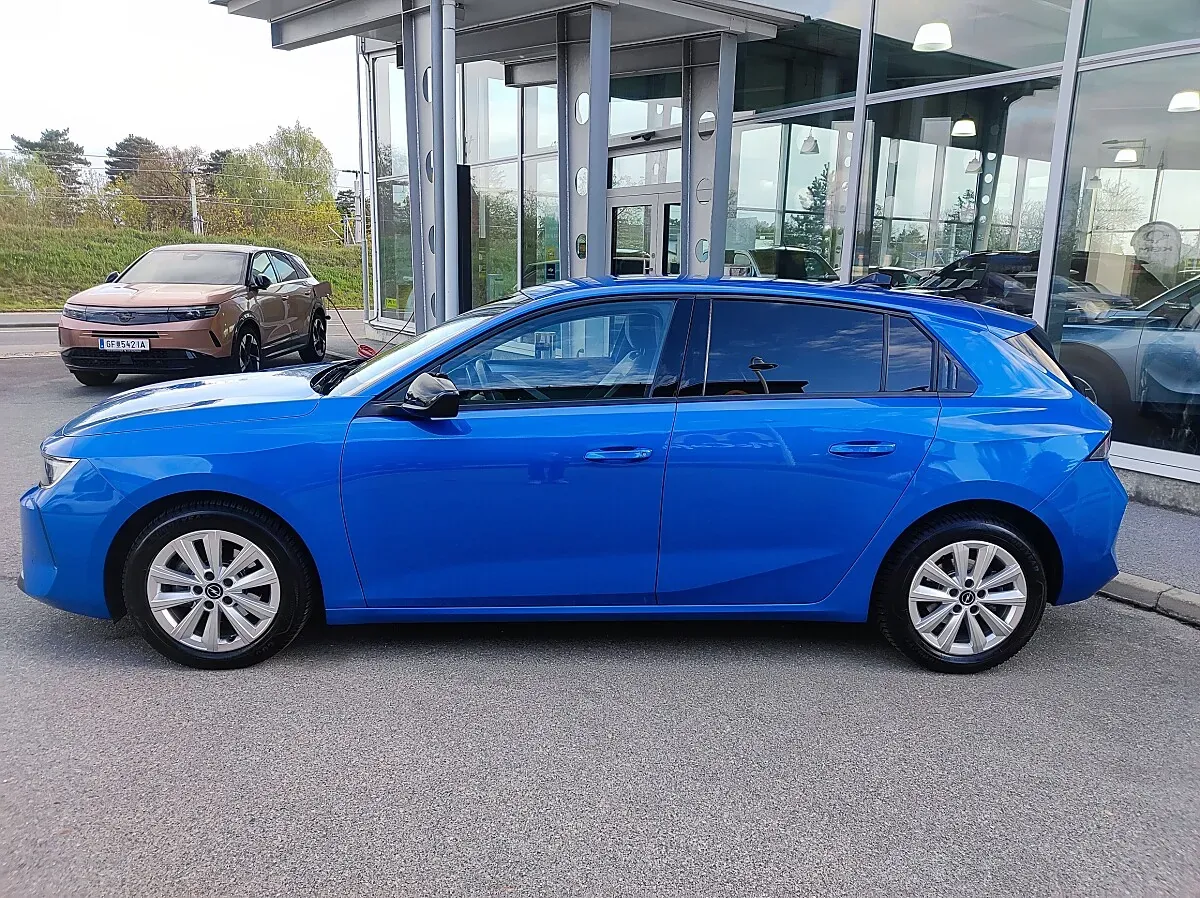 Opel Astra 2023 photo 2