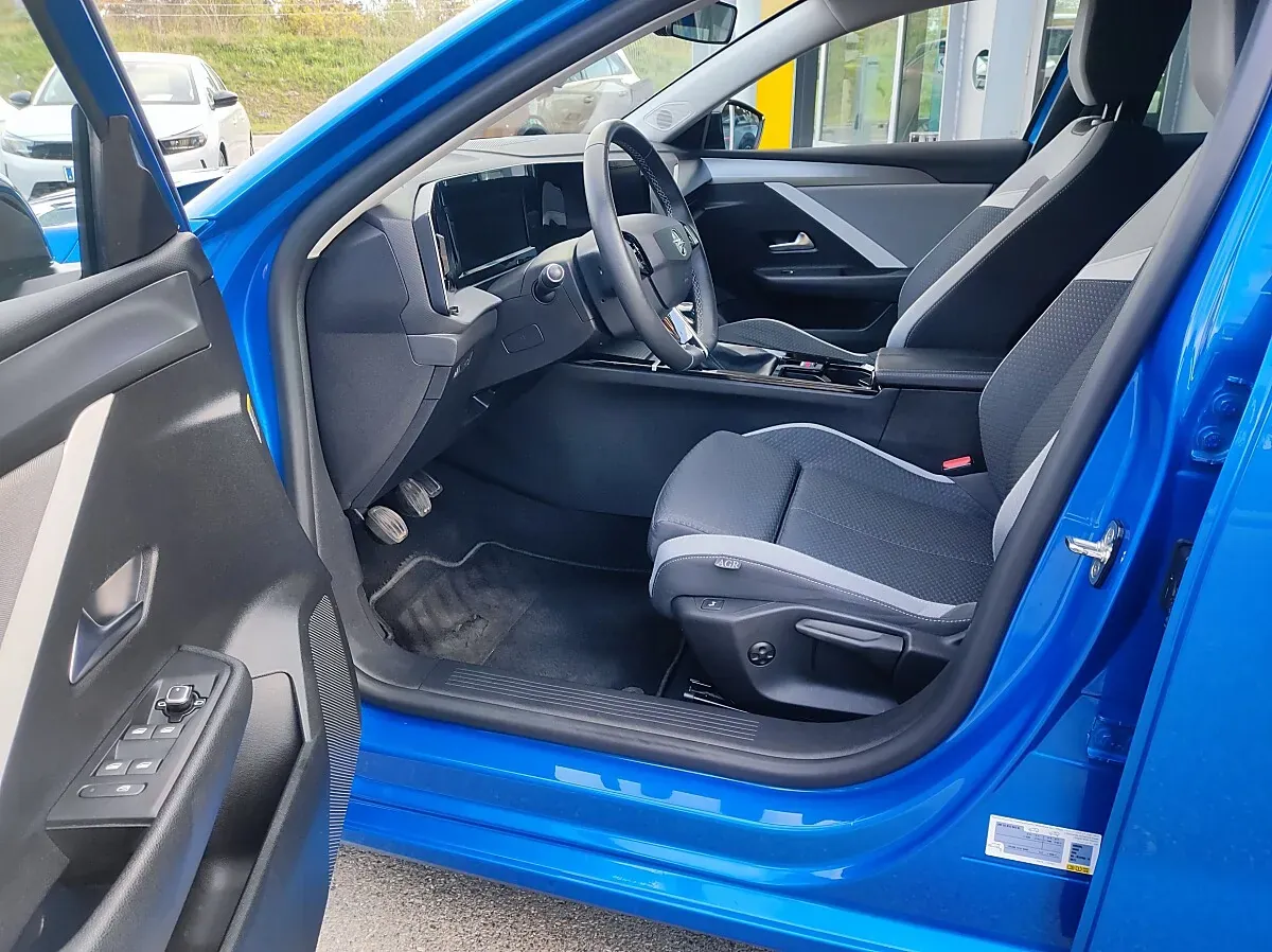 Opel Astra 2023 photo 3