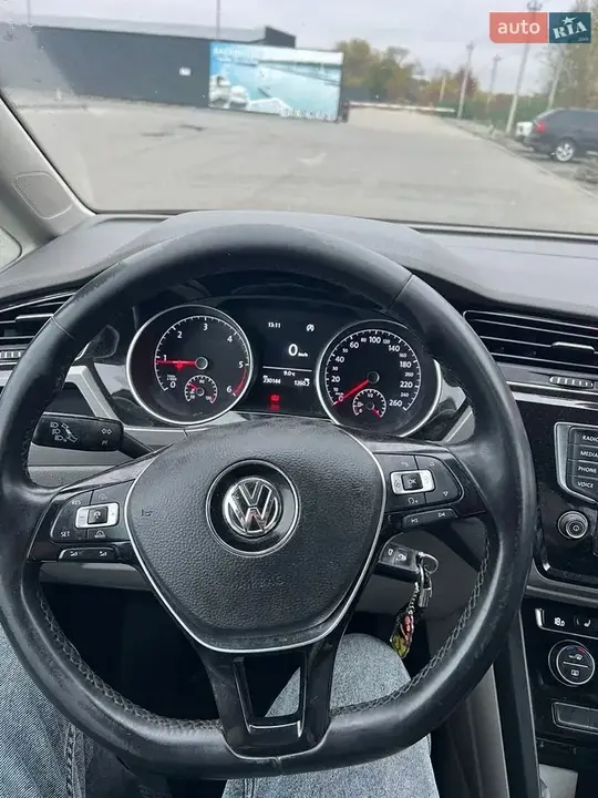 Volkswagen Touran 2016 photo 2